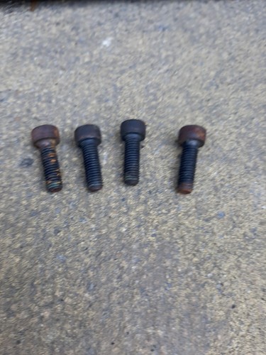 Small side panel bolts 4 - small,